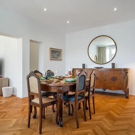 Stylish Arc De Triomphe Herastrau Βουκουρέστι