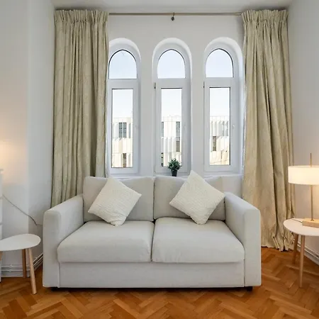 Stylish Arc De Triomphe Herastrau Βουκουρέστι